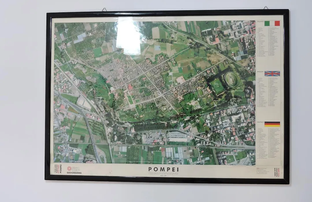 Pompei Ruins-1